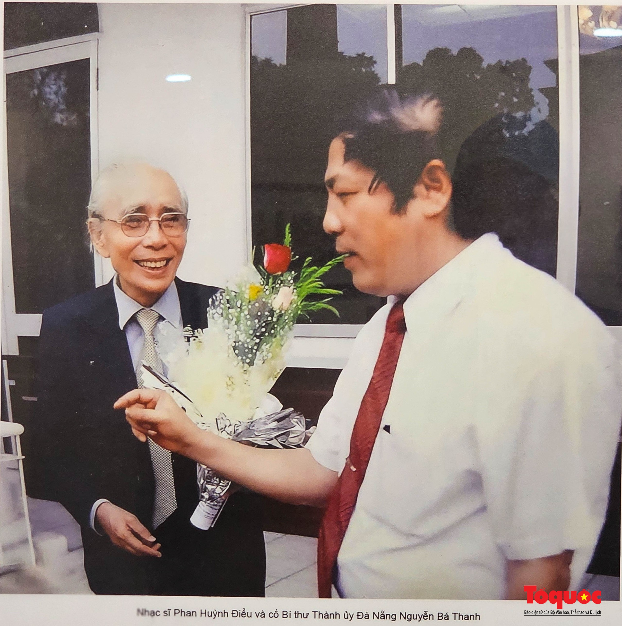 Khai mạc triển lãm nghệ thuật chủ đề “Phan Huỳnh Điểu - Cánh chim bay về” - Ảnh 5. Khai mạc triển lãm nghệ thuật chủ đề “Phan Huỳnh Điểu - Cánh chim bay về” - Ảnh 5.