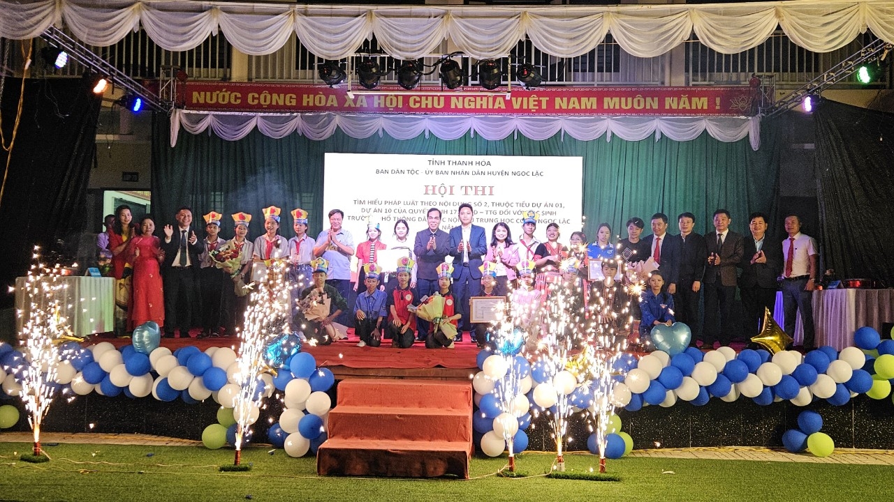 Thông qua cuộc thi, mong muốn các em trở thành các tuyên truyền viên pháp luật tích cực, truyền tải kiến thức đến những người thân trong gia đình, bà con khu dân cư Thông qua cuộc thi, mong muốn các em trở thành các tuyên truyền viên pháp luật tích cực, truyền tải kiến thức đến những người thân trong gia đình, bà con khu dân cư