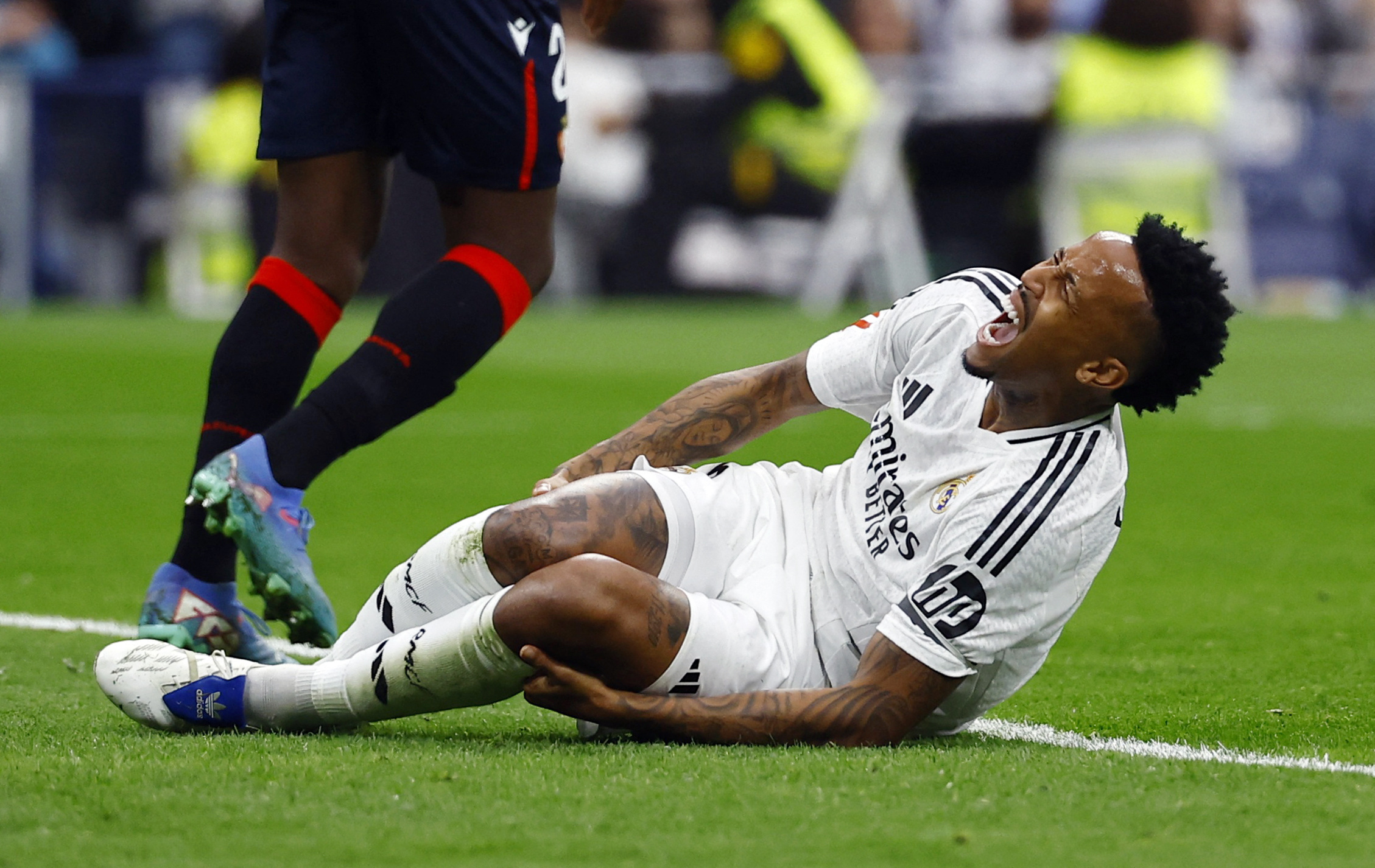 Real Madrid gặp ác mộng dù thắng Osasuna: Thêm 3 ca chấn thương, mâu thuẫn nội bộ trầm trọng- Ảnh 3. Real Madrid gặp ác mộng dù thắng Osasuna: Thêm 3 ca chấn thương, mâu thuẫn nội bộ trầm trọng- Ảnh 3.