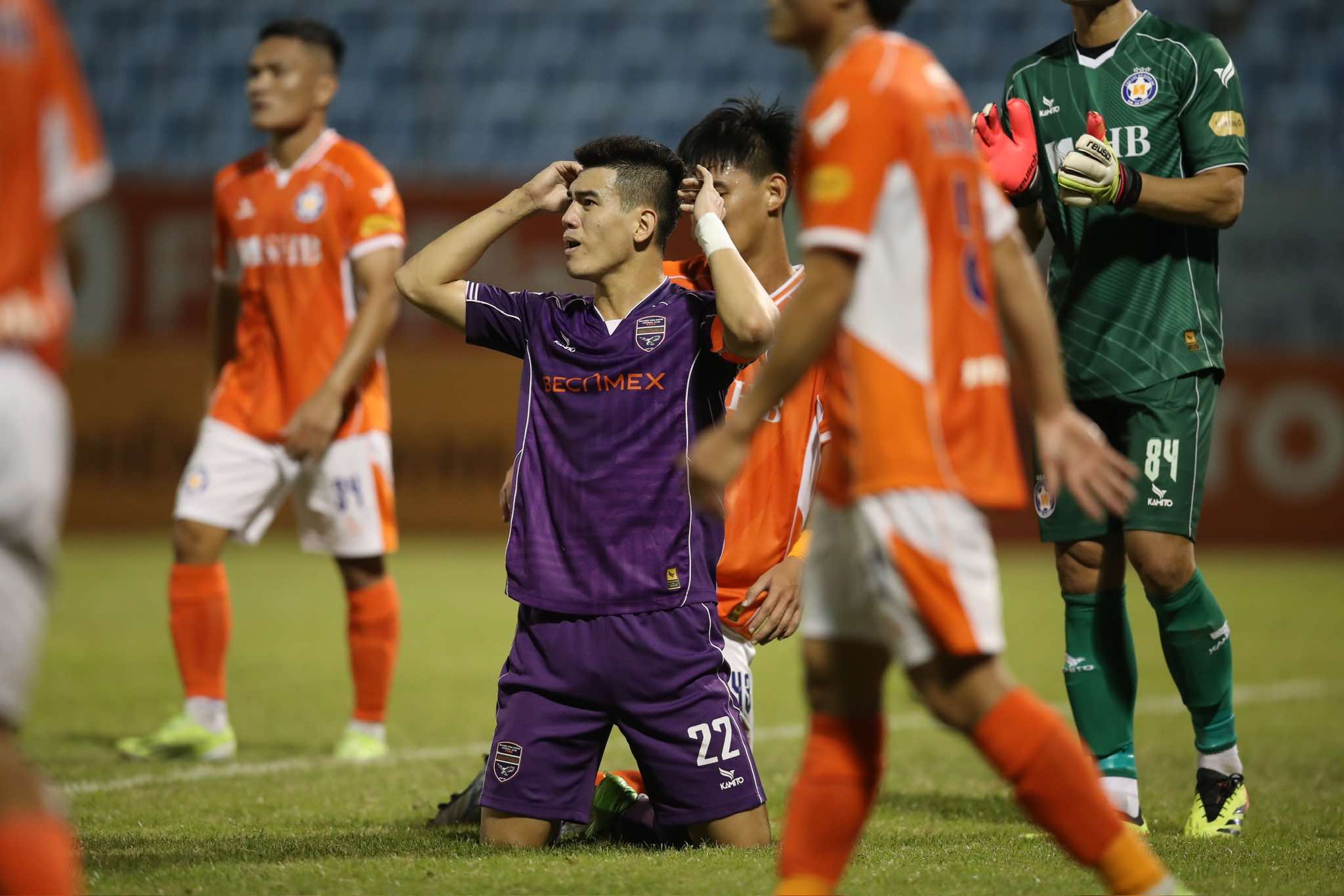 Bảng xếp hạng vòng 7 V-League: HAGL tạm độc chiếm ngôi đầu, CLB Bình Dương bị níu chân- Ảnh 2. Bảng xếp hạng vòng 7 V-League: HAGL tạm độc chiếm ngôi đầu, CLB Bình Dương bị níu chân- Ảnh 2.