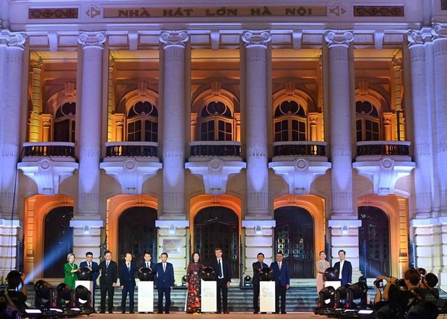 Khai mạc Lễ hội thiết kế sáng tạo Hà Nội 2024: Khẳng định Thủ đô năng động sáng tạo của châu Á - Ảnh 2. Khai mạc Lễ hội thiết kế sáng tạo Hà Nội 2024: Khẳng định Thủ đô năng động sáng tạo của châu Á - Ảnh 2.