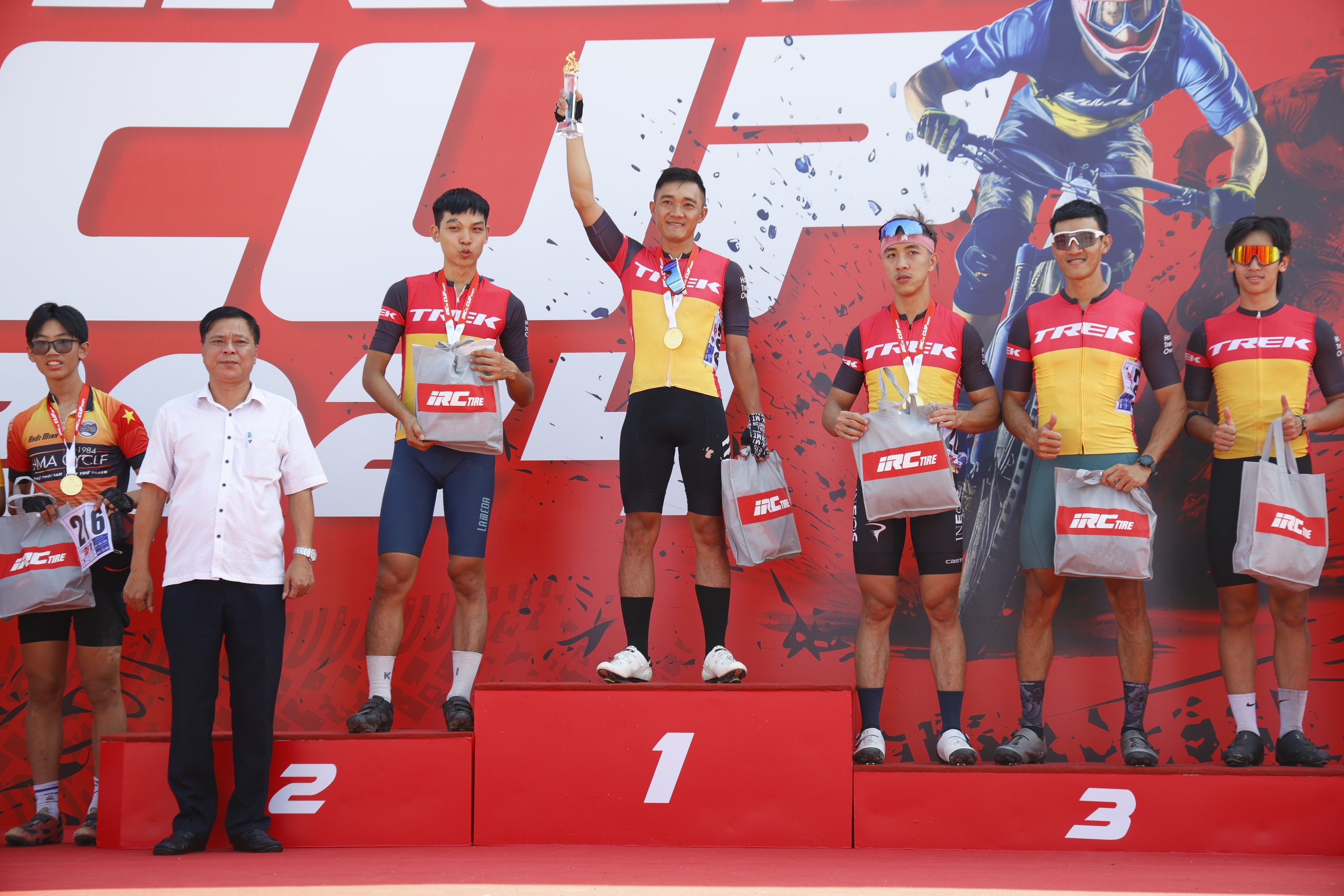 Tìm ra nhà vô địch giải đua xe đạp địa hình IRCtire Cup- Ảnh 6. Tìm ra nhà vô địch giải đua xe đạp địa hình IRCtire Cup- Ảnh 6.