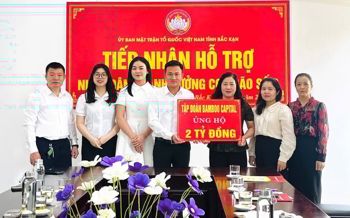 Tập đoàn Bamboo Capital trao 2 tỷ đồng để hỗ trợ 33 hộ dân tại tỉnh Bắc Kạn xây dựng lại nhà cửa hư hại sau bão Yagi.