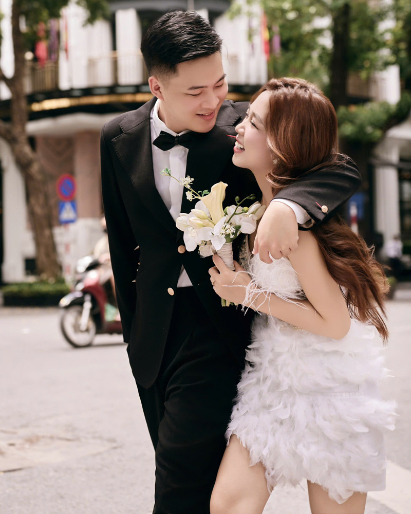 Cặp đôi cùng tên, cùng tuổi, cùng lớp... về cùng một nhà - Ảnh 7. Cặp đôi cùng tên, cùng tuổi, cùng lớp... về cùng một nhà - Ảnh 7.