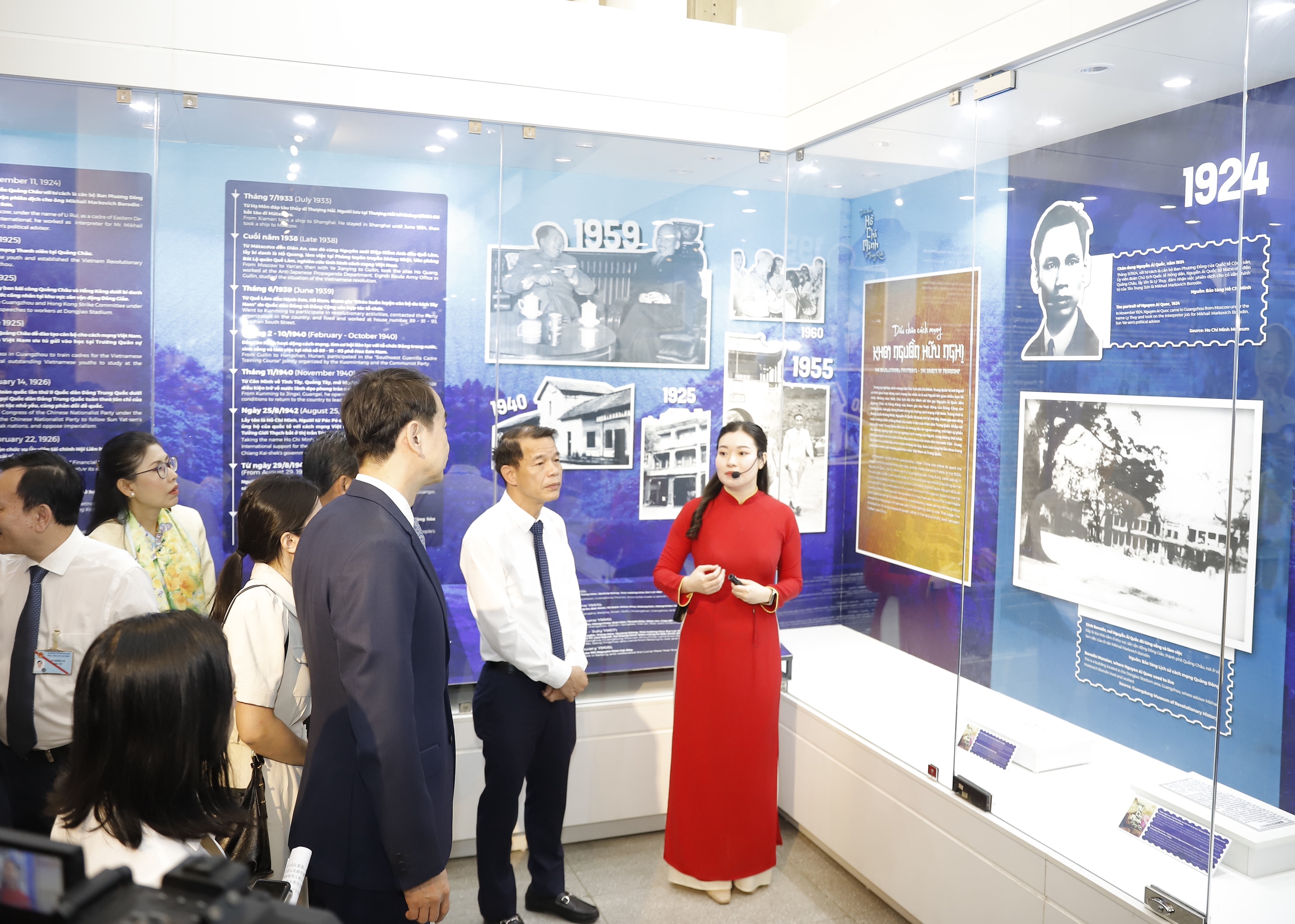 Khai mạc Triển lãm "Dấu chân Hồ Chí Minh ở Trung Quốc" - Ảnh 5. Khai mạc Triển lãm "Dấu chân Hồ Chí Minh ở Trung Quốc" - Ảnh 5.