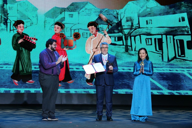 Bế mạc và trao giải thưởng Liên hoan Phim quốc tế Hà Nội lần thứ VII: Phim Iran thắng lớn - Ảnh 4. Bế mạc và trao giải thưởng Liên hoan Phim quốc tế Hà Nội lần thứ VII: Phim Iran thắng lớn - Ảnh 4.