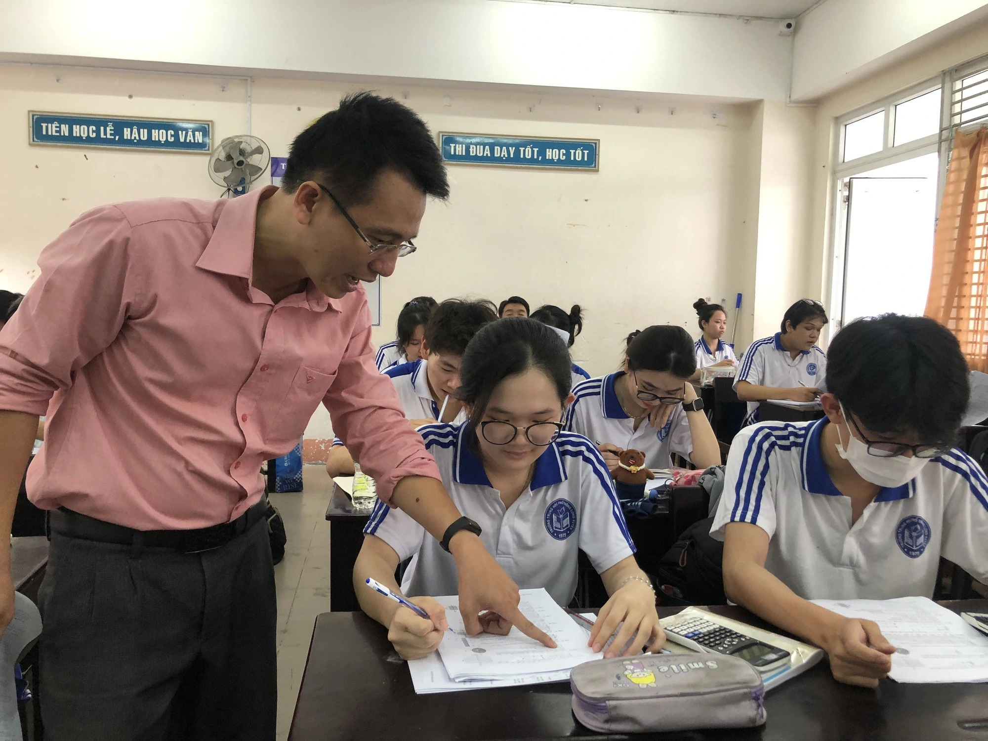 Kết quả thi tốt nghiệp THPT 2020 - 2024: Đồng bằng sông Cửu Long thoát khỏi 'vùng trũng'- Ảnh 2. Kết quả thi tốt nghiệp THPT 2020 - 2024: Đồng bằng sông Cửu Long thoát khỏi 'vùng trũng'- Ảnh 2.