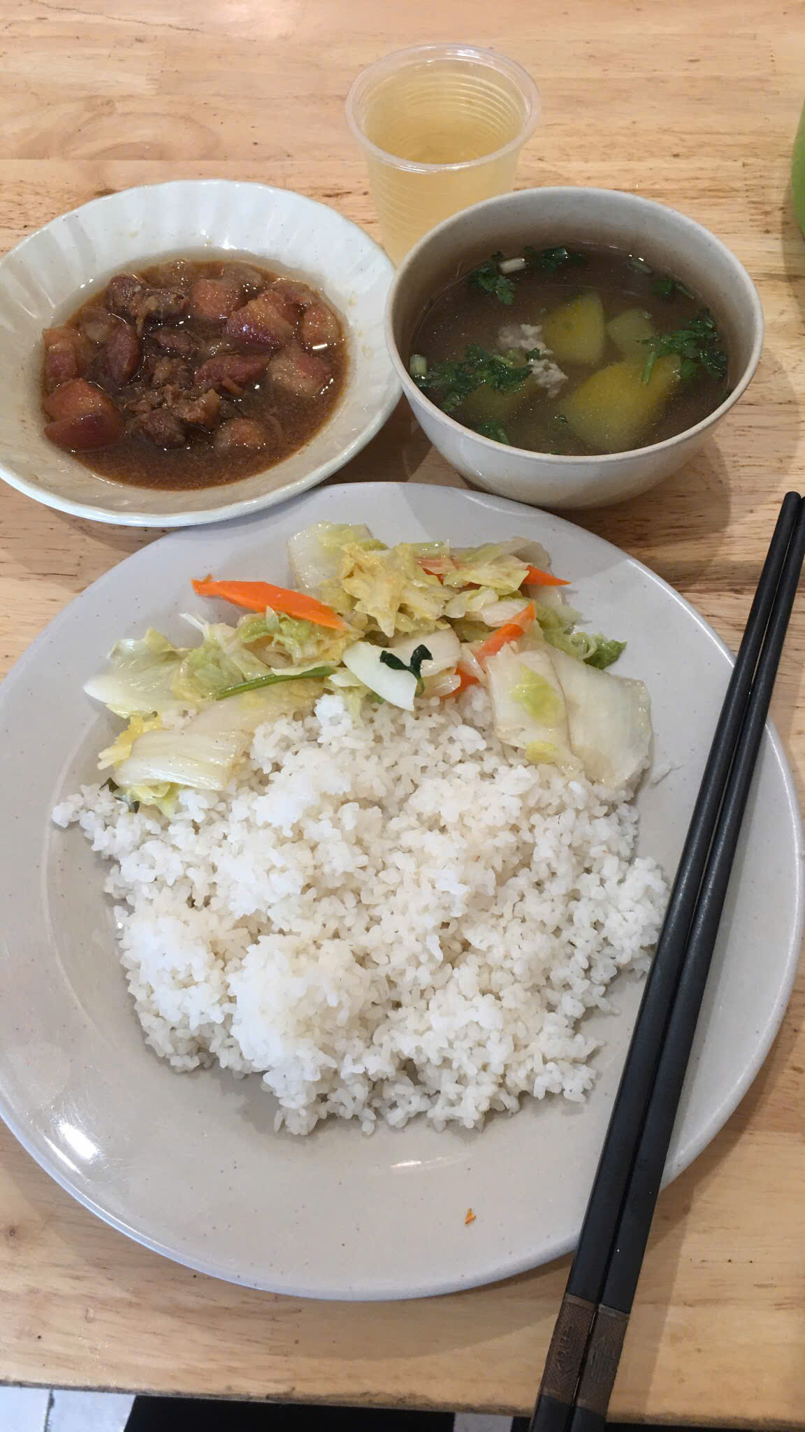 Chế độ dinh dưỡng của sinh viên ở TP.HCM: 'Đầu tháng cơm sườn, cuối tháng cơm… nước tương'?- Ảnh 6. Chế độ dinh dưỡng của sinh viên ở TP.HCM: 'Đầu tháng cơm sườn, cuối tháng cơm… nước tương'?- Ảnh 6.