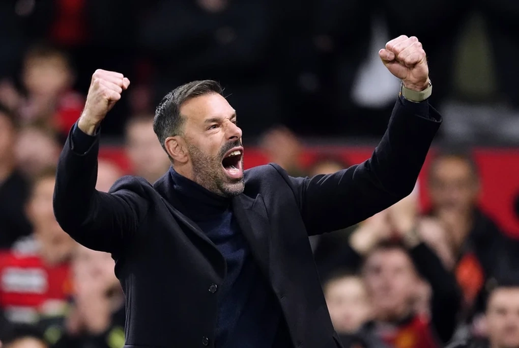 Những hình ảnh đầu tiên của HLV Ruben Amorim tại Man Utd - 3 Những hình ảnh đầu tiên của HLV Ruben Amorim tại Man Utd - 3