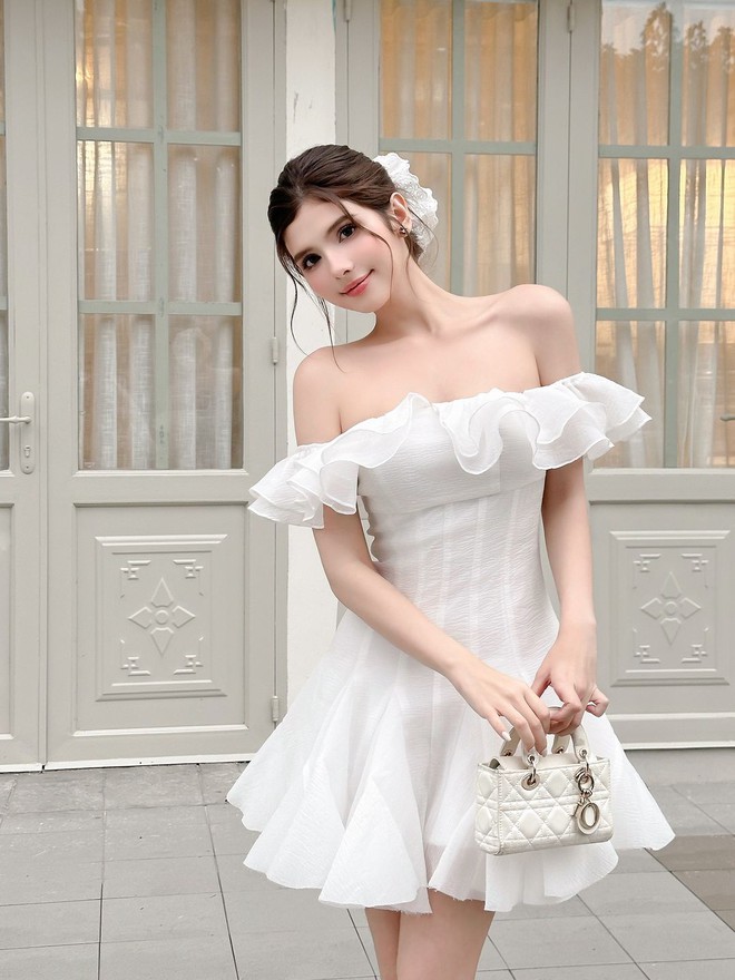Chìa khóa mặc đẹp mùa này gọi tên váy trễ vai đầy cuốn hút- Ảnh 3. Chìa khóa mặc đẹp mùa này gọi tên váy trễ vai đầy cuốn hút- Ảnh 3.