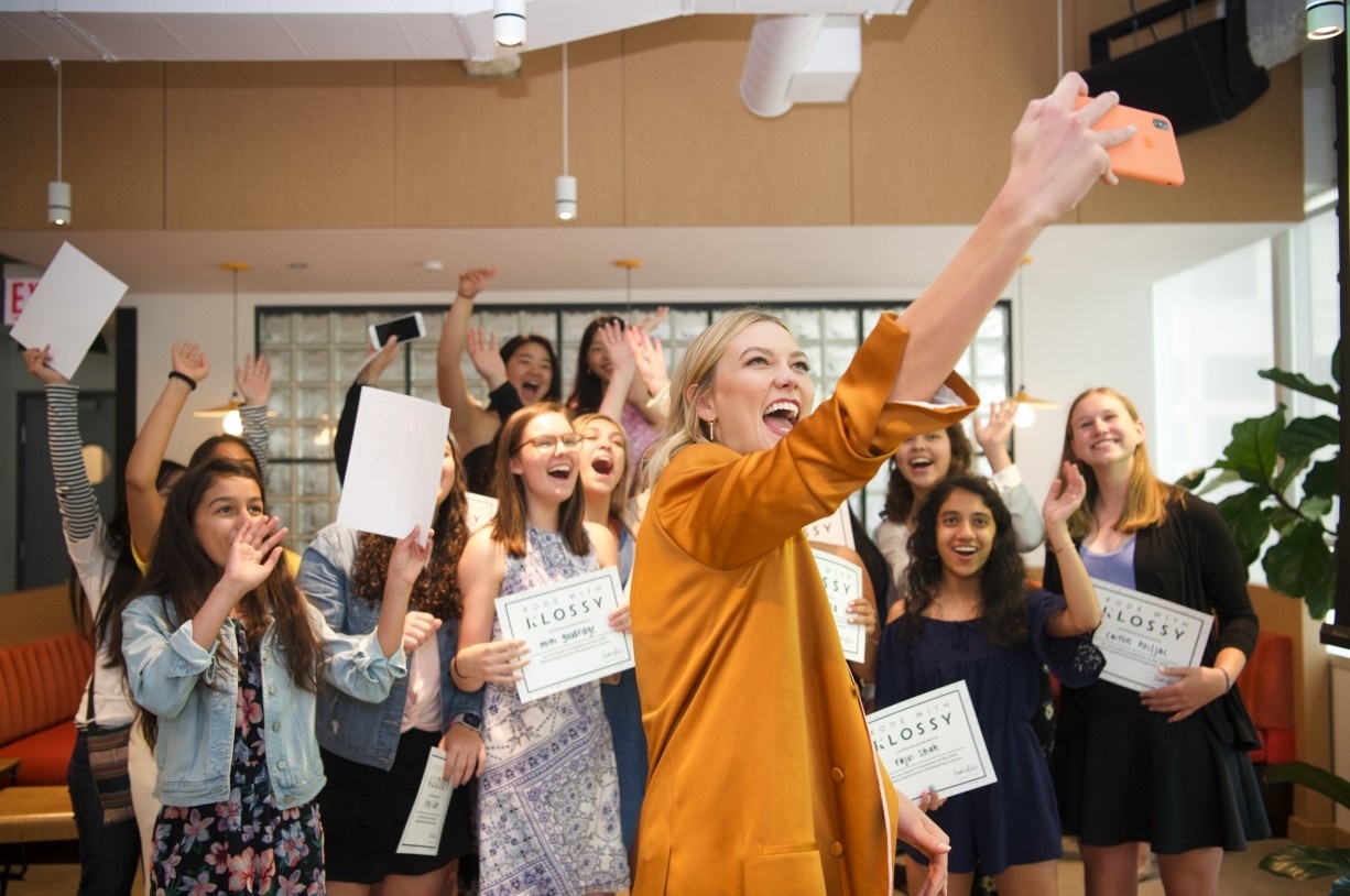 Em dâu của Ivanka Trump: Cựu thiên thần nội y gợi cảm cao 1,88m - 9 Em dâu của Ivanka Trump: Cựu thiên thần nội y gợi cảm cao 1,88m - 9