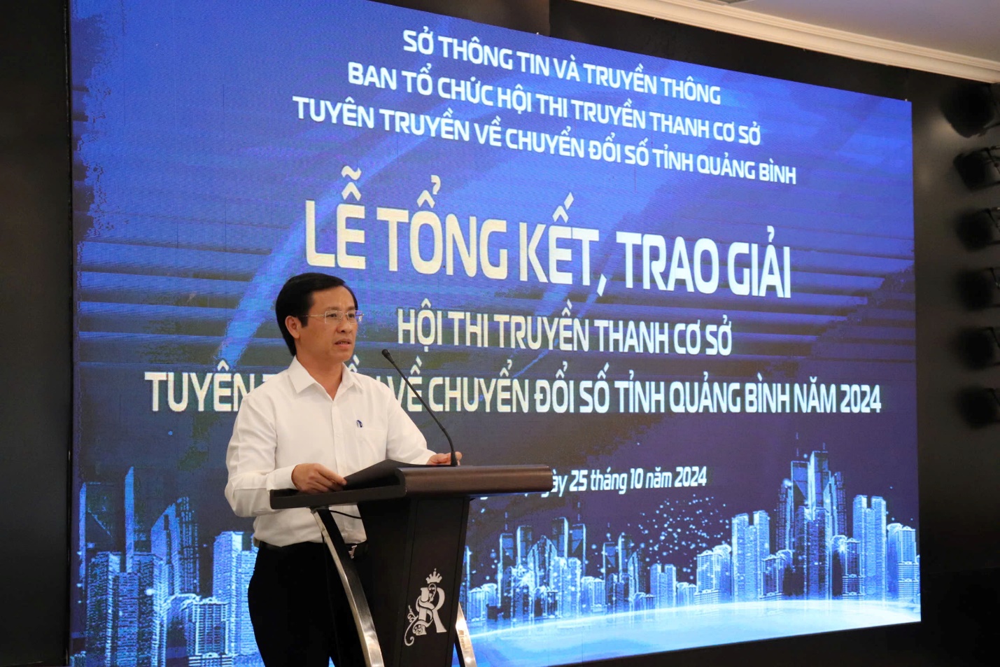 Trao giải Hội thi truyền thanh cơ sở tuyên truyền về
chuyển đổi số tỉnh Quảng Bình năm 2024- Ảnh 2. Trao giải Hội thi truyền thanh cơ sở tuyên truyền về
chuyển đổi số tỉnh Quảng Bình năm 2024- Ảnh 2.