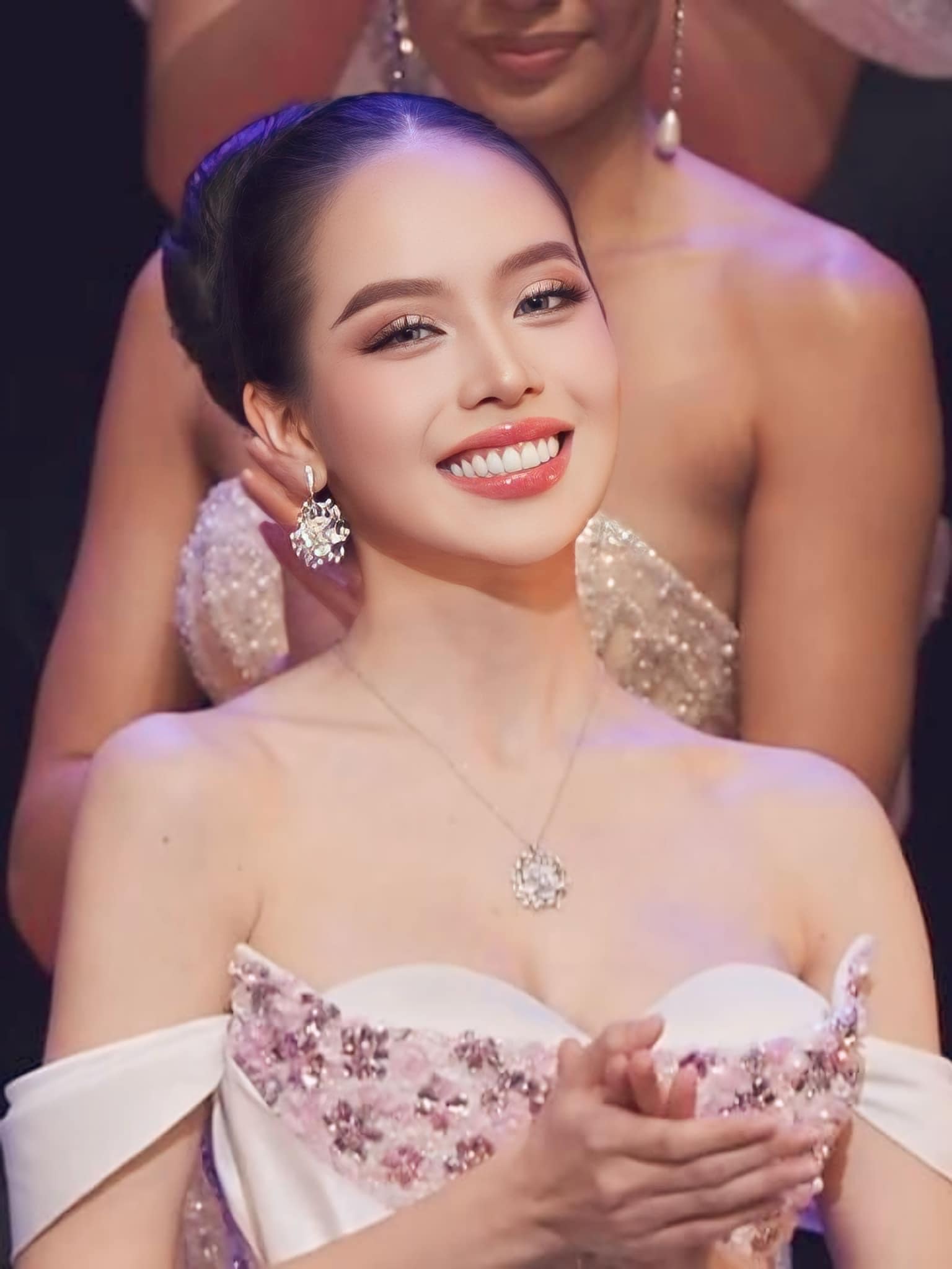 Giải mã chiến thắng thuyết phục của tân Hoa hậu Quốc tế Thanh Thủy - 2 Giải mã chiến thắng thuyết phục của tân Hoa hậu Quốc tế Thanh Thủy - 2