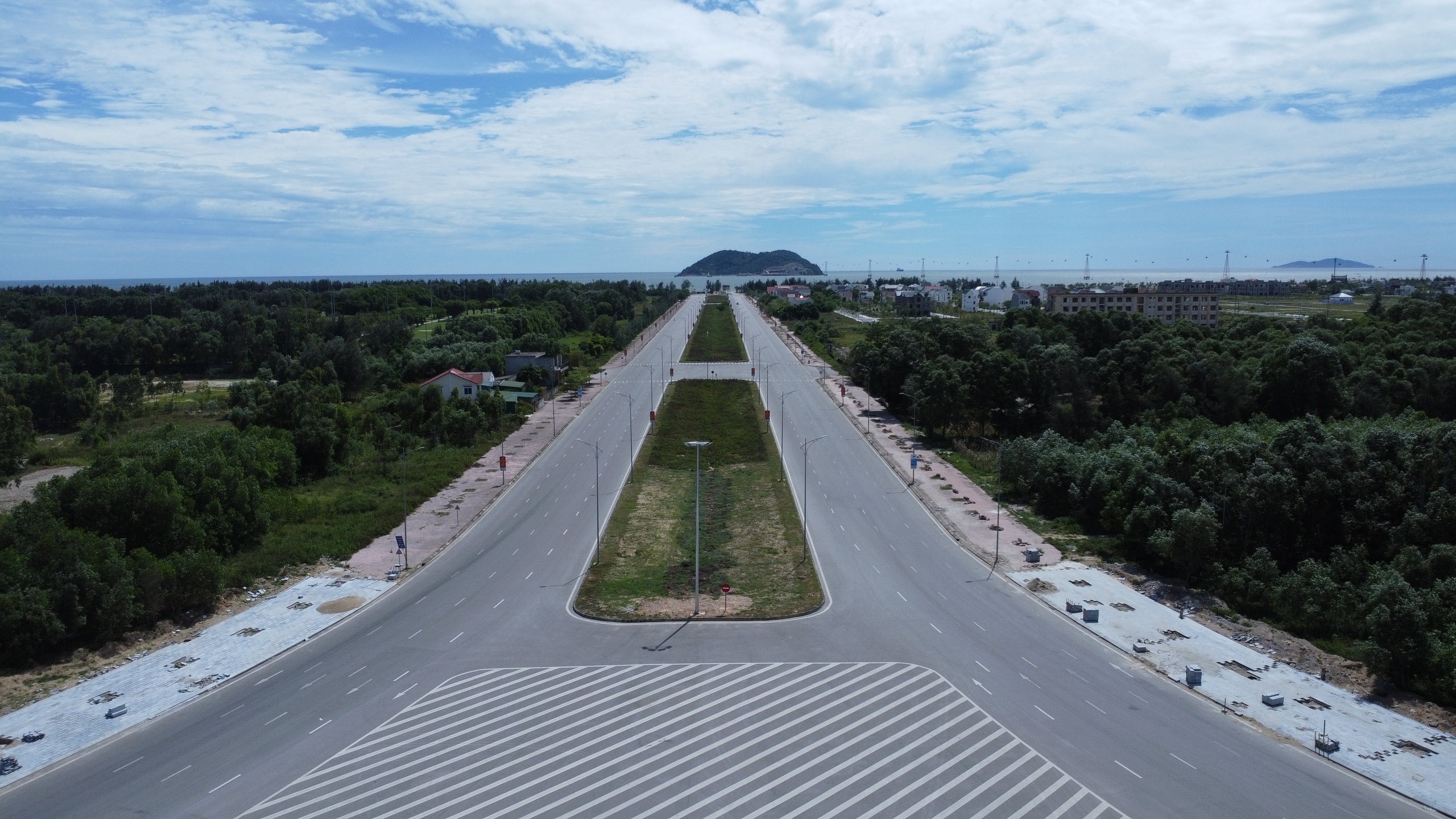 Chốt thời điểm tăng tốc độ tối đa trên đại lộ nối Vinh - Cửa Lò- Ảnh 2. Chốt thời điểm tăng tốc độ tối đa trên đại lộ nối Vinh - Cửa Lò- Ảnh 2.