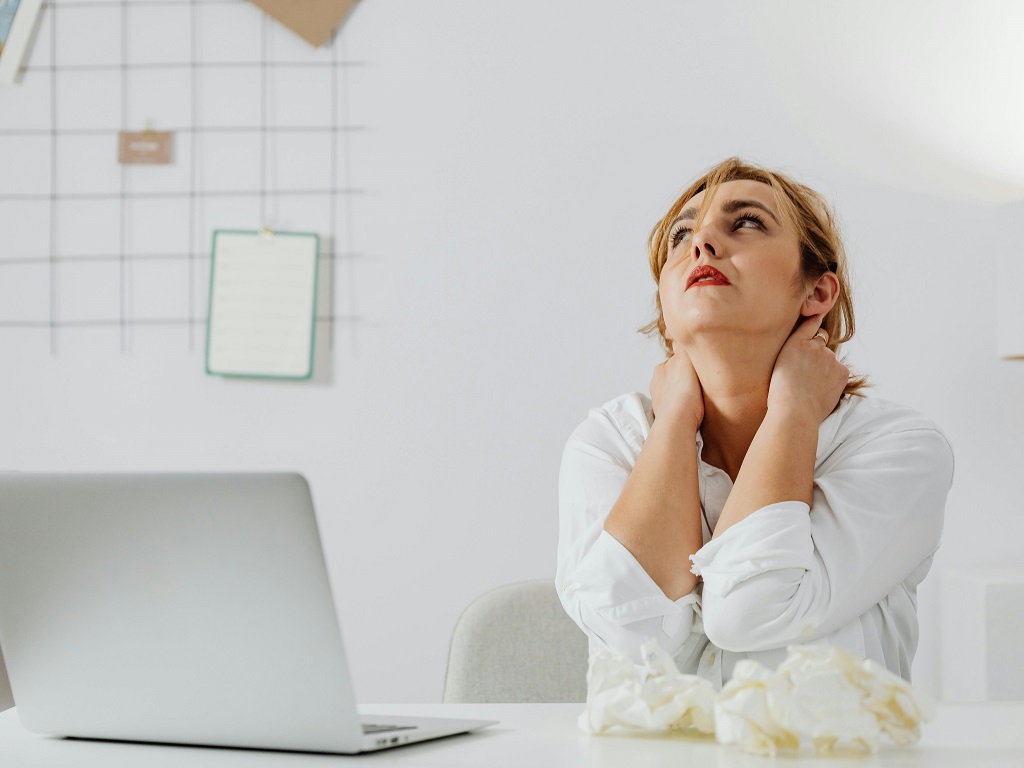 Ngồi nhiều, làm sao để phòng ngừa thoái hóa đĩa đệm?- Ảnh 1. Ngồi nhiều, làm sao để phòng ngừa thoái hóa đĩa đệm?- Ảnh 1.