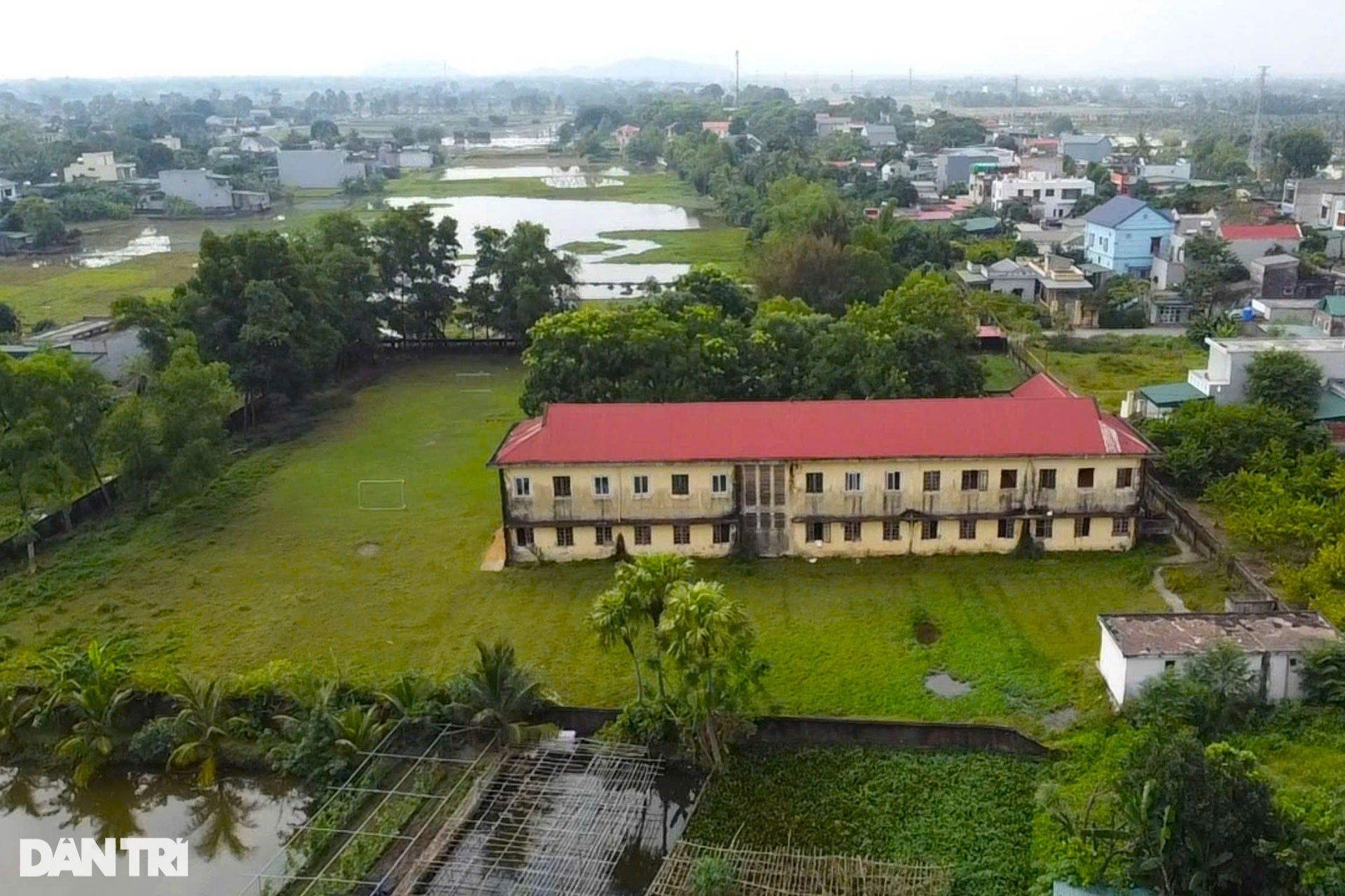Hai ngôi trường bỏ hoang suốt 4 năm, thành nơi đổ rác - 9 Hai ngôi trường bỏ hoang suốt 4 năm, thành nơi đổ rác - 9