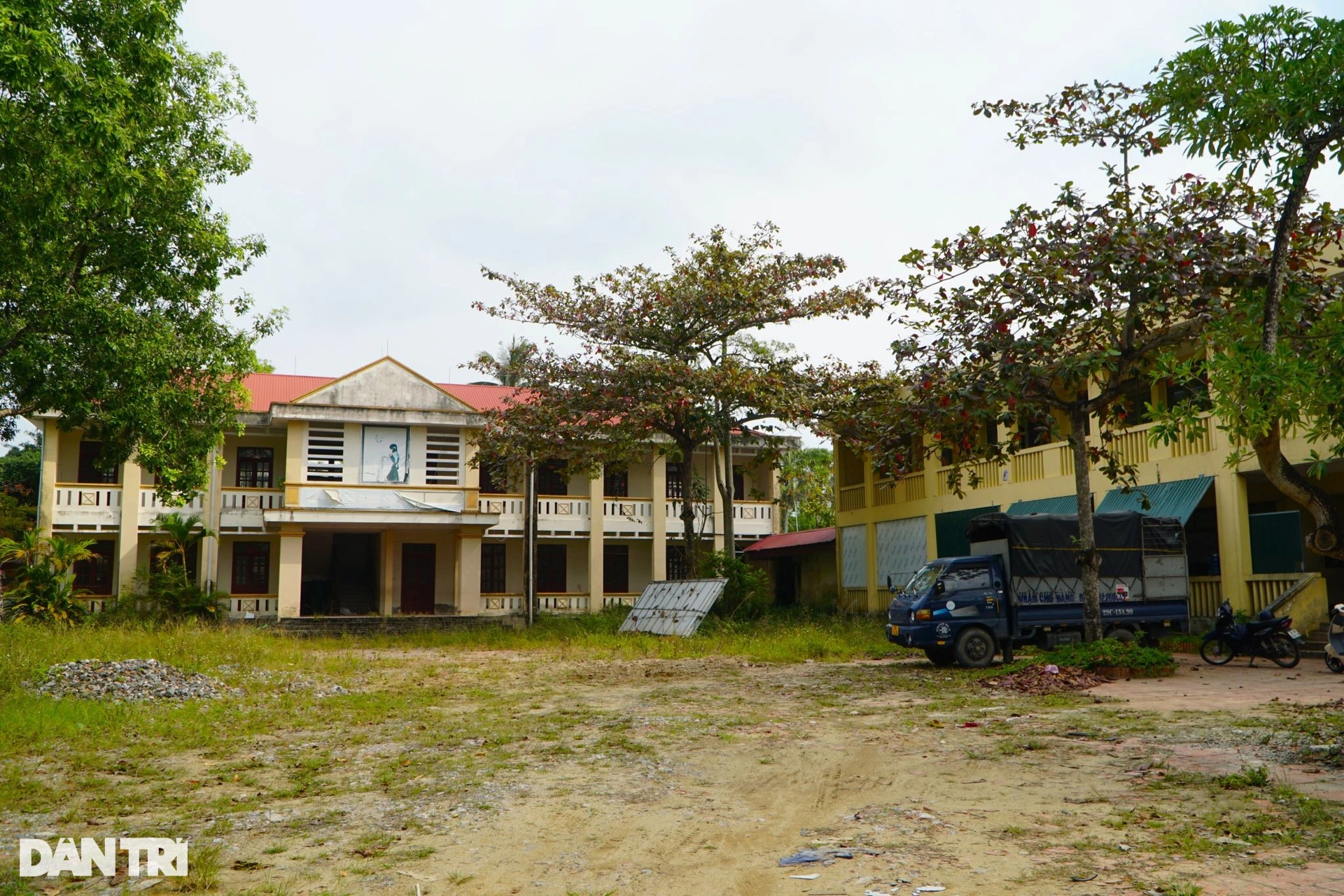 Hai ngôi trường bỏ hoang suốt 4 năm, thành nơi đổ rác - 10 Hai ngôi trường bỏ hoang suốt 4 năm, thành nơi đổ rác - 10