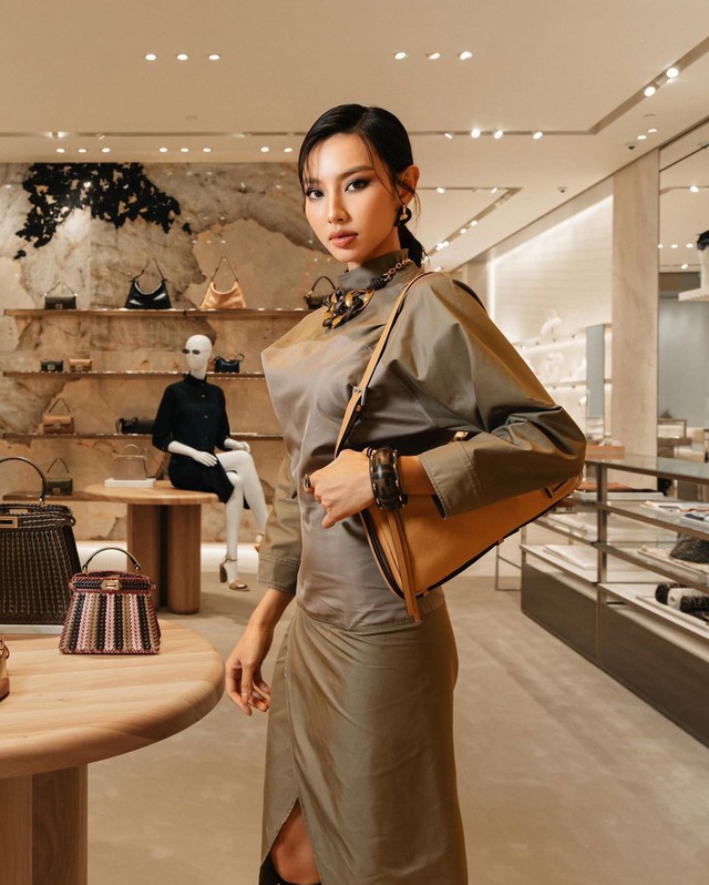 Học các sao nữ phối đồ da sành điệu cho mùa đông- Ảnh 7. Học các sao nữ phối đồ da sành điệu cho mùa đông- Ảnh 7.