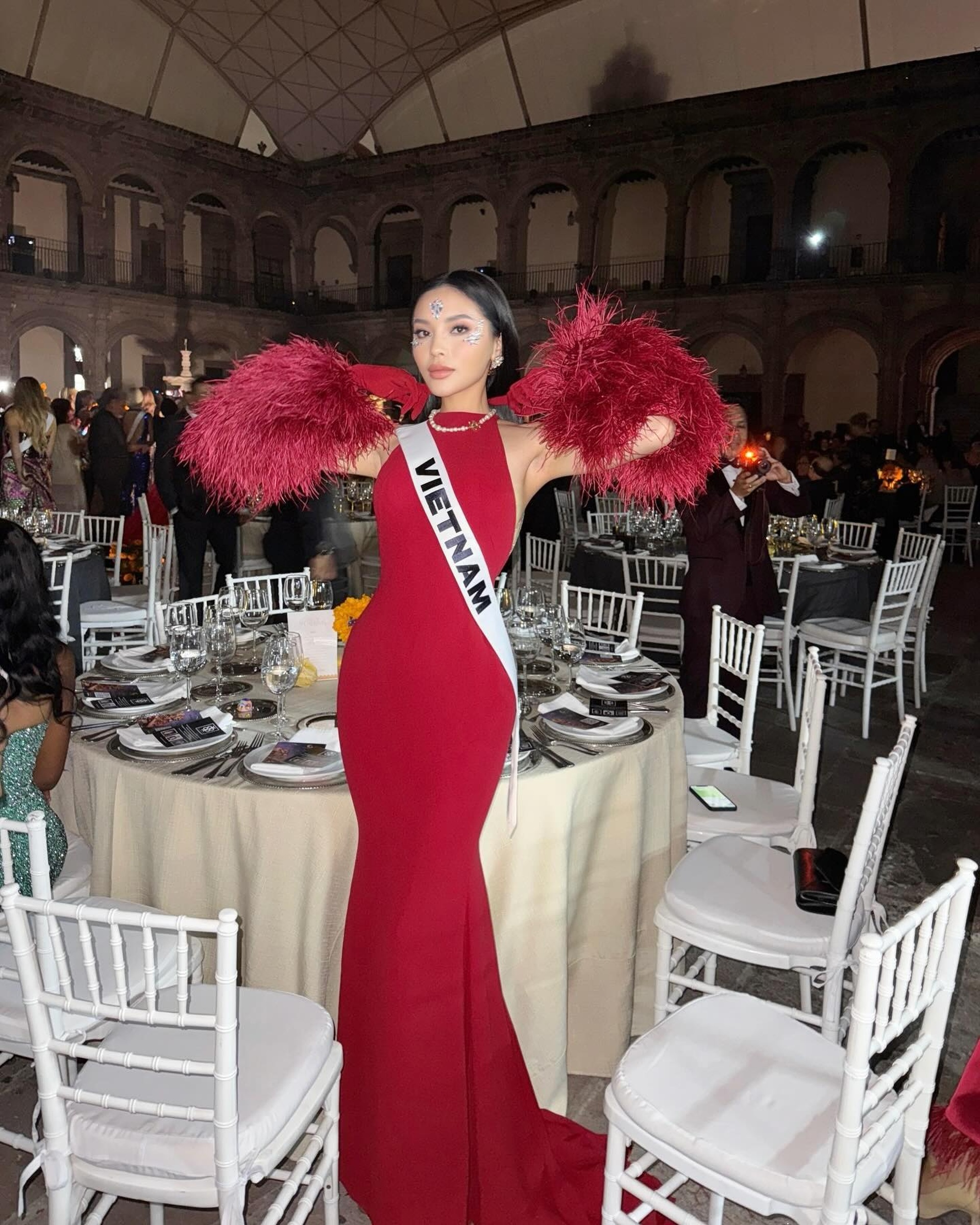 Hoa hậu Kỳ Duyên đem 72 bộ đồ, biến hóa đa dạng ở Miss Universe 2024 - 10 Hoa hậu Kỳ Duyên đem 72 bộ đồ, biến hóa đa dạng ở Miss Universe 2024 - 10