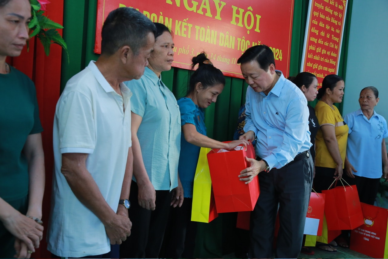 Cùng nhau xây dựng quê hương thành nơi 'ai đi xa cũng nhớ về, ai đã đến một lần cũng muốn quay lại'- Ảnh 4. Cùng nhau xây dựng quê hương thành nơi 'ai đi xa cũng nhớ về, ai đã đến một lần cũng muốn quay lại'- Ảnh 4.