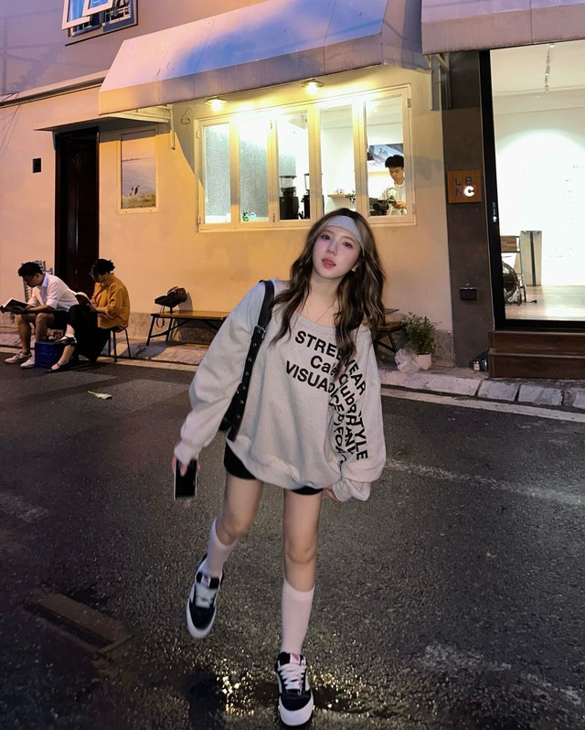 Tận hưởng mùa đông với vẻ đẹp của áo sweater- Ảnh 4. Tận hưởng mùa đông với vẻ đẹp của áo sweater- Ảnh 4.