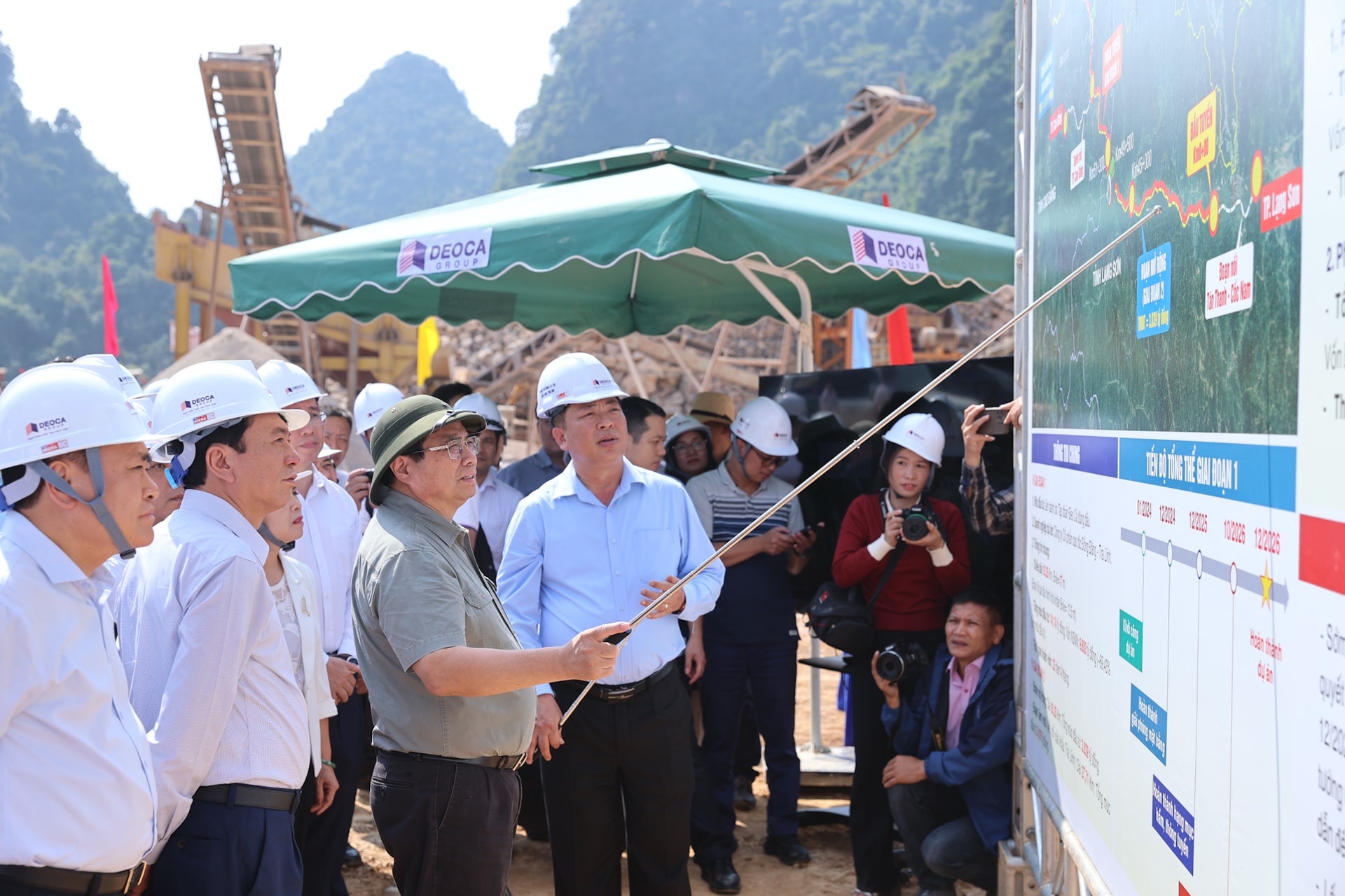 Thủ tướng: Hoàn thành 2 tuyến cao tốc tại Cao Bằng-Lạng Sơn ngay trong 2025- Ảnh 1. Thủ tướng: Hoàn thành 2 tuyến cao tốc tại Cao Bằng-Lạng Sơn ngay trong 2025- Ảnh 1.