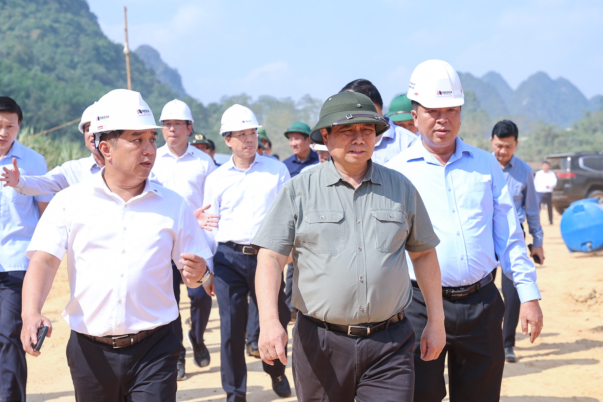 Thủ tướng: Hoàn thành 2 tuyến cao tốc tại Cao Bằng-Lạng Sơn ngay trong 2025- Ảnh 8. Thủ tướng: Hoàn thành 2 tuyến cao tốc tại Cao Bằng-Lạng Sơn ngay trong 2025- Ảnh 8.