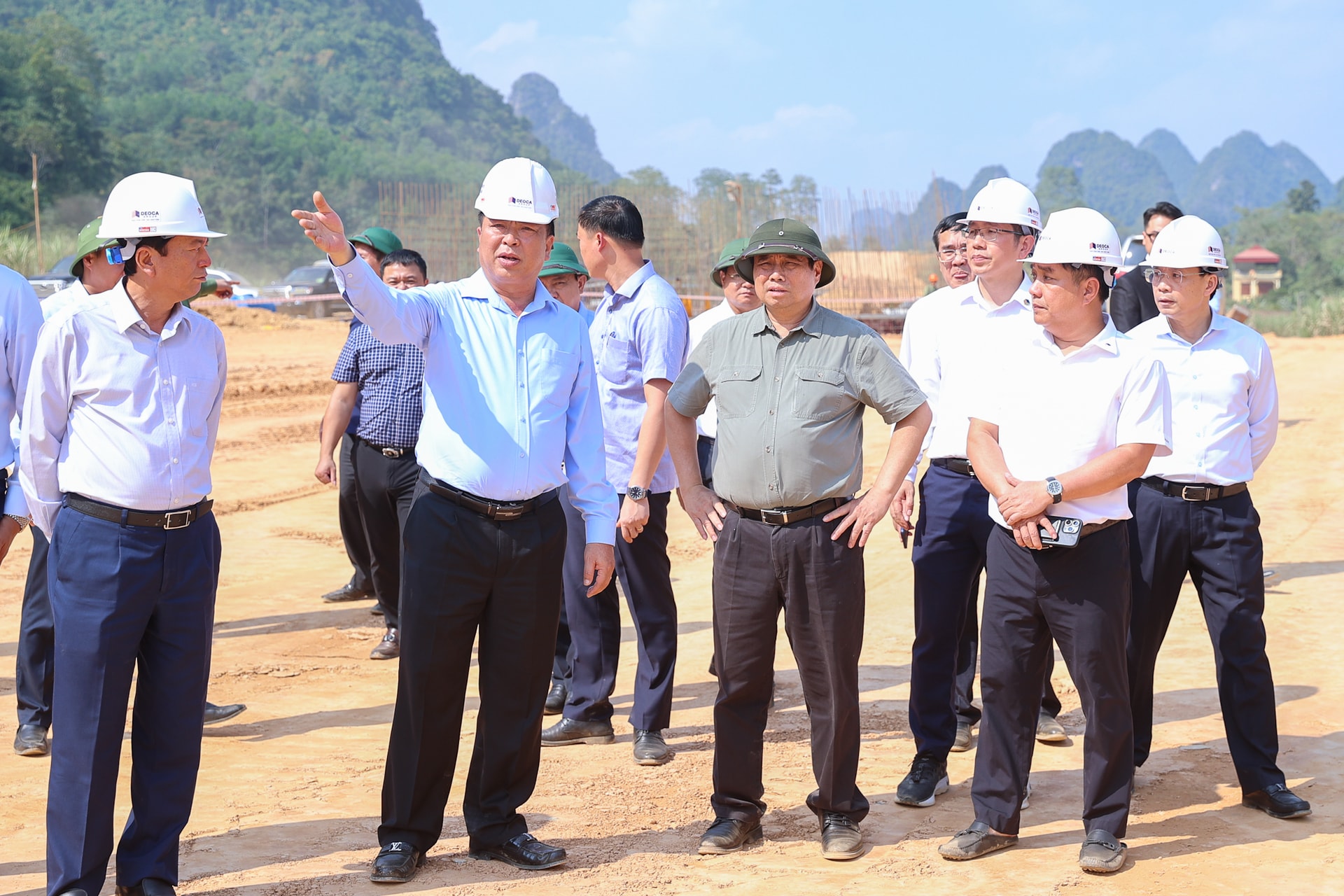 Thủ tướng: Hoàn thành 2 tuyến cao tốc tại Cao Bằng-Lạng Sơn ngay trong 2025- Ảnh 9. Thủ tướng: Hoàn thành 2 tuyến cao tốc tại Cao Bằng-Lạng Sơn ngay trong 2025- Ảnh 9.