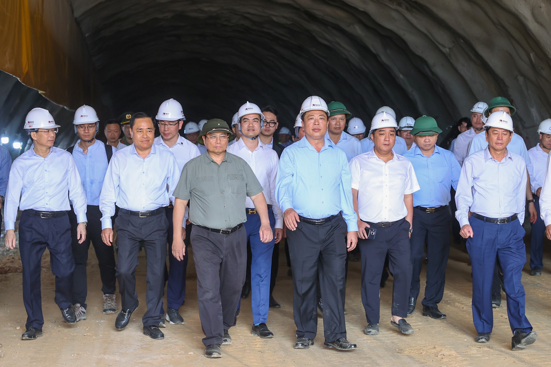 Thủ tướng: Hoàn thành 2 tuyến cao tốc tại Cao Bằng-Lạng Sơn ngay trong 2025- Ảnh 12. Thủ tướng: Hoàn thành 2 tuyến cao tốc tại Cao Bằng-Lạng Sơn ngay trong 2025- Ảnh 12.