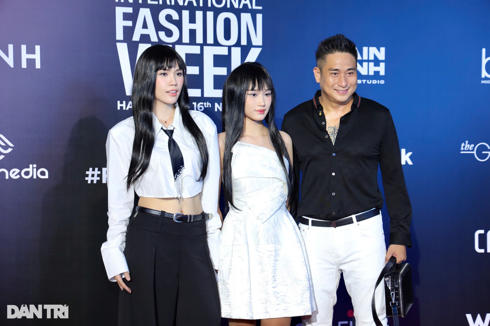 Hòa Minzy và dàn mỹ nhân mặc đồ gợi cảm đi dự show thời trang - 6 Hòa Minzy và dàn mỹ nhân mặc đồ gợi cảm đi dự show thời trang - 6