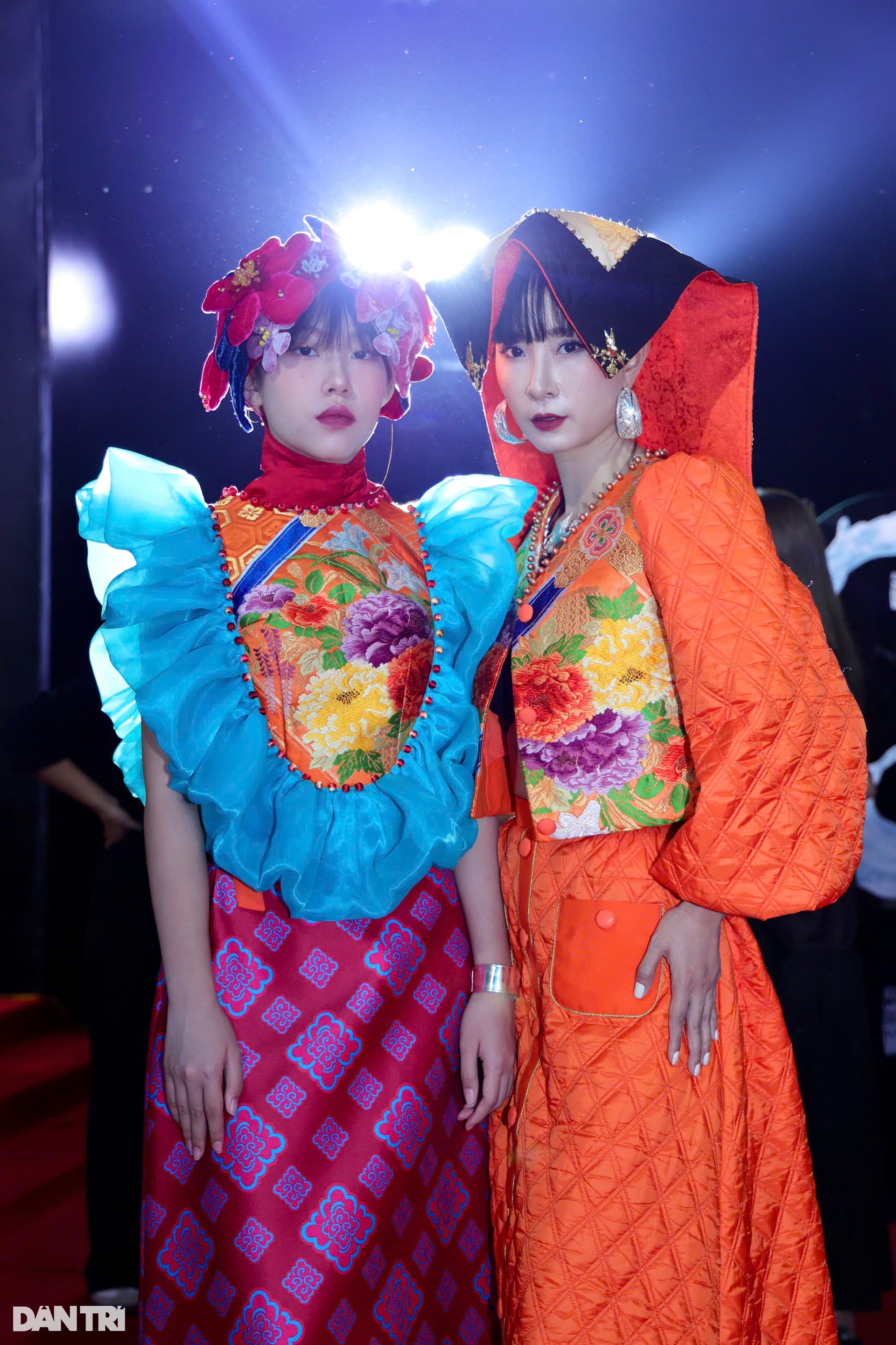 Hòa Minzy và dàn mỹ nhân mặc đồ gợi cảm đi dự show thời trang - 8 Hòa Minzy và dàn mỹ nhân mặc đồ gợi cảm đi dự show thời trang - 8