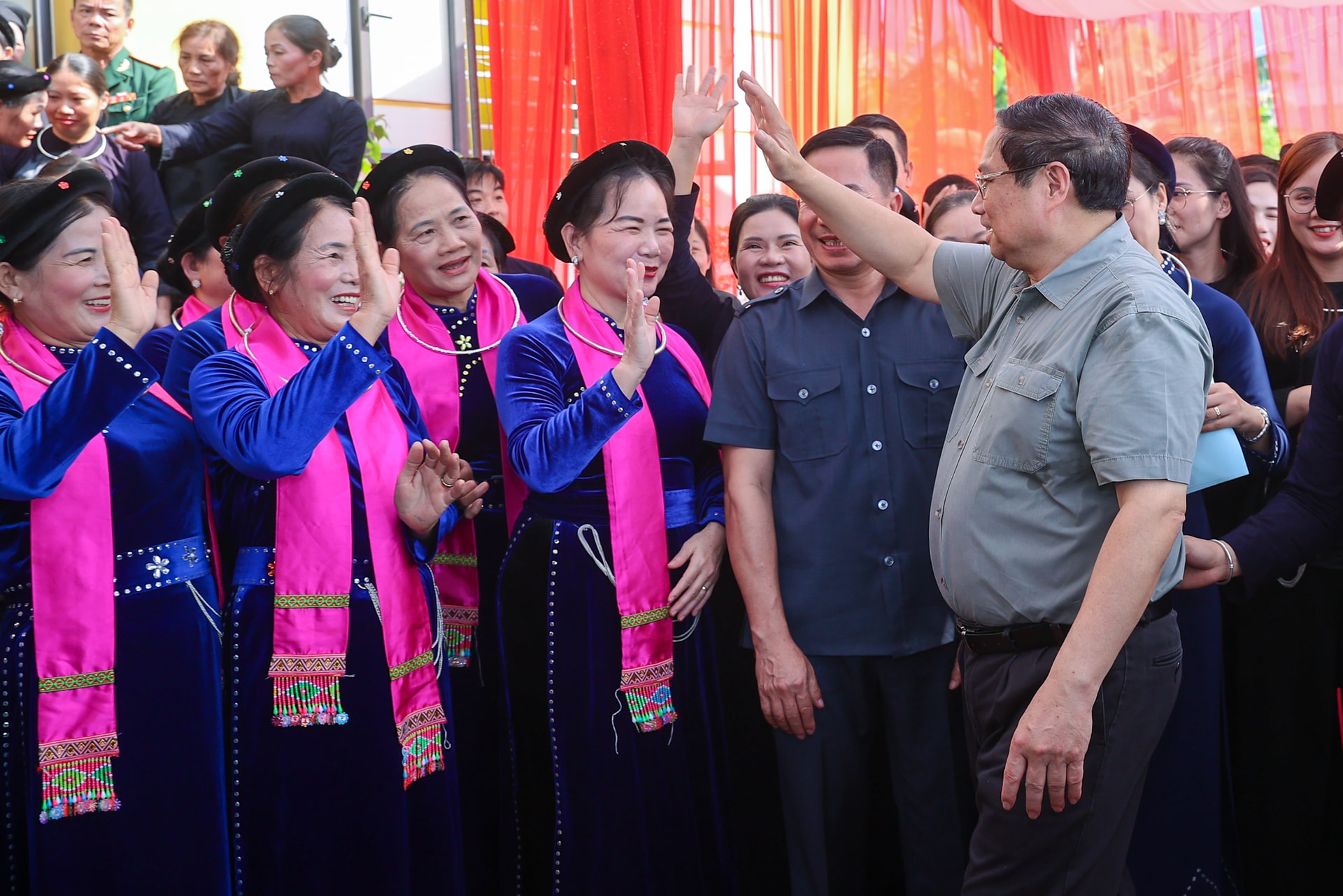 Thủ tướng: Đại đoàn kết để mang lại sản phẩm, hiệu quả cụ thể, không ngừng nâng cao đời sống nhân dân- Ảnh 10. Thủ tướng: Đại đoàn kết để mang lại sản phẩm, hiệu quả cụ thể, không ngừng nâng cao đời sống nhân dân- Ảnh 10.