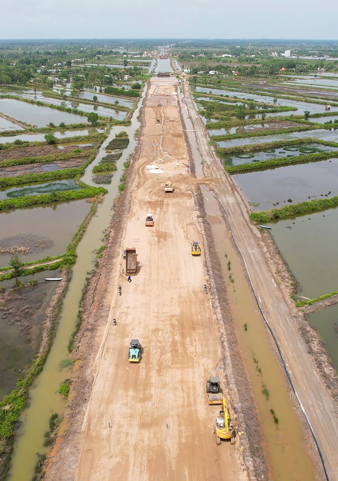 Giá trên trời, nhà thầu cao tốc khó nhập khẩu cát- Ảnh 2. Giá trên trời, nhà thầu cao tốc khó nhập khẩu cát- Ảnh 2.