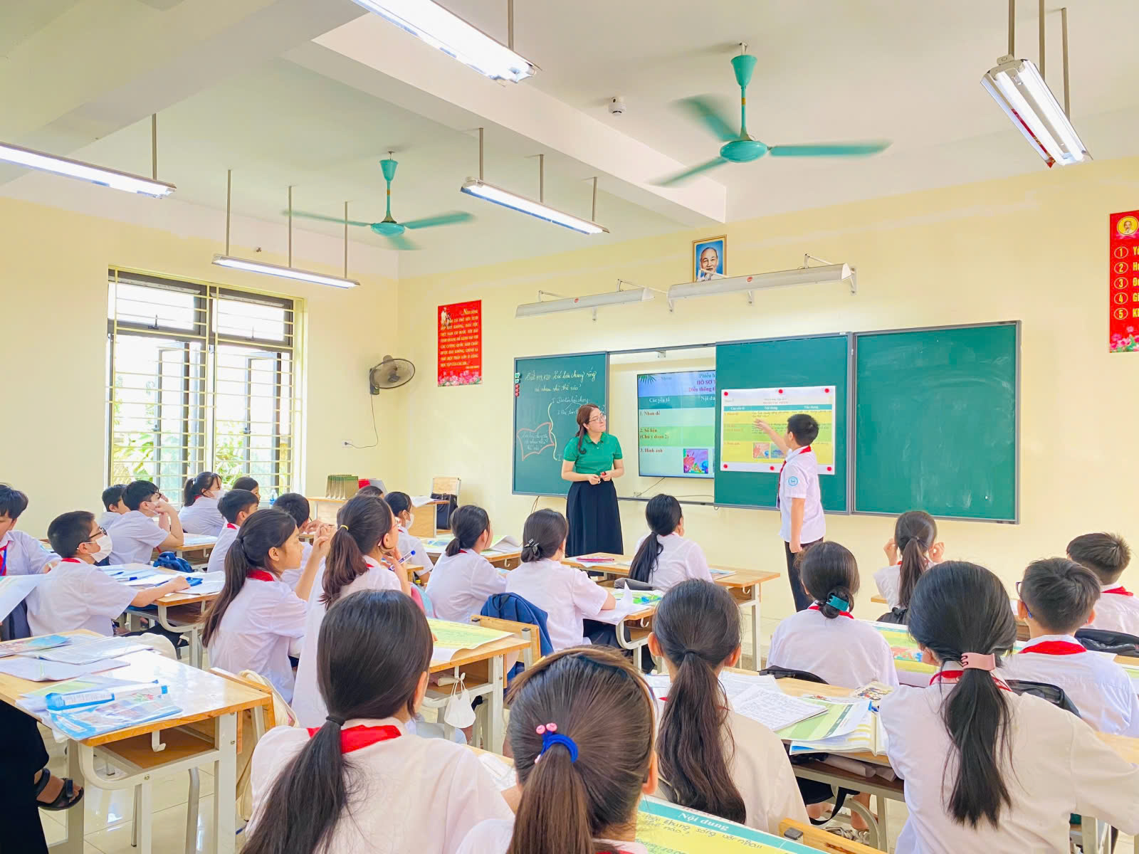 Đưa nhà giáo giỏi về với học sinh ngoại thành- Ảnh 2. Đưa nhà giáo giỏi về với học sinh ngoại thành- Ảnh 2.