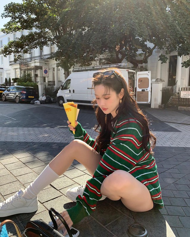 Trang phục oversized giúp bạn tạo nên sức hút riêng biệt- Ảnh 3. Trang phục oversized giúp bạn tạo nên sức hút riêng biệt- Ảnh 3.