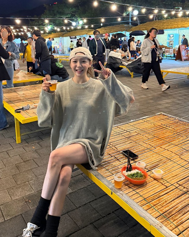 Trang phục oversized giúp bạn tạo nên sức hút riêng biệt- Ảnh 6. Trang phục oversized giúp bạn tạo nên sức hút riêng biệt- Ảnh 6.