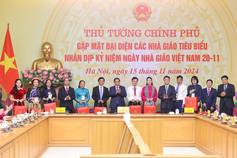 Thủ tướng: Hướng tới kỷ nguyên mới, giáo dục tiếp tục là quốc sách hàng đầu- Ảnh 7. Thủ tướng: Hướng tới kỷ nguyên mới, giáo dục tiếp tục là quốc sách hàng đầu- Ảnh 7.