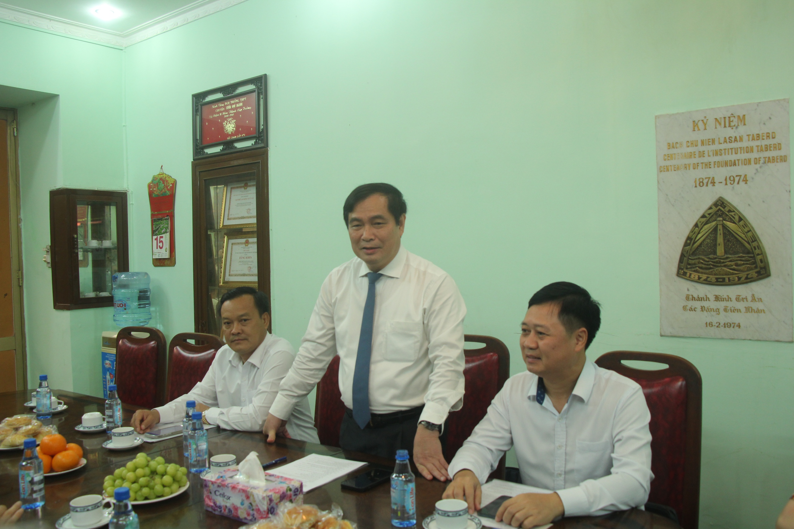 Phó Trưởng Ban Tuyên giáo Trung ương thăm, chúc mừng Trường THPT chuyên Trần Đại Nghĩa- Ảnh 2. Phó Trưởng Ban Tuyên giáo Trung ương thăm, chúc mừng Trường THPT chuyên Trần Đại Nghĩa- Ảnh 2.