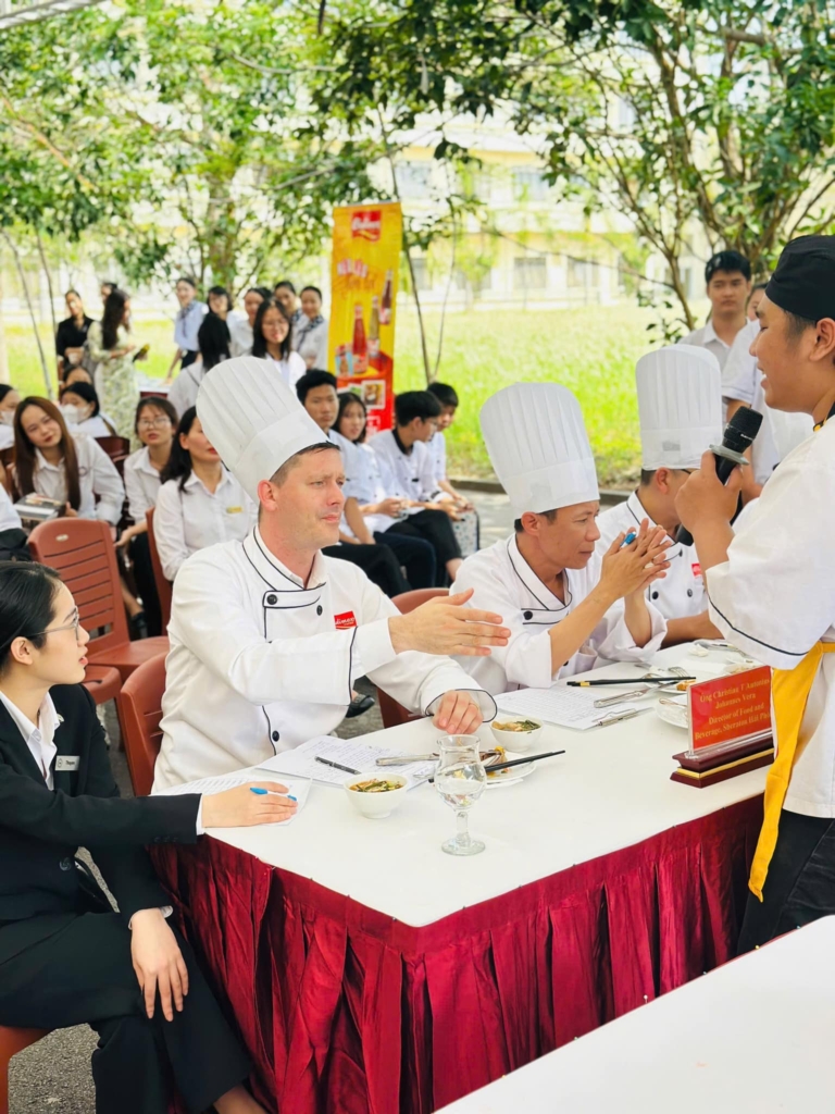 Giá xăng giảm 780 đồng lít - Vietnam.vn