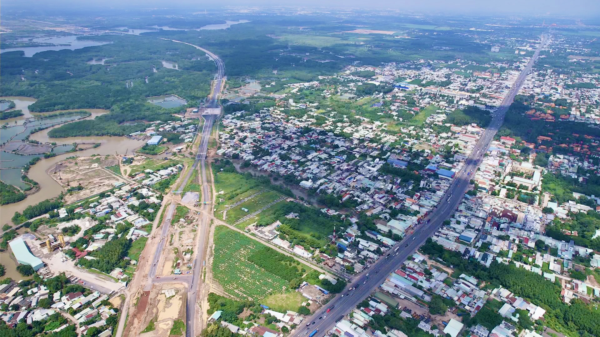 Tháng 12 khởi công thêm cầu vượt ở nút giao cao tốc Bến Lức - Long Thành- Ảnh 3. Tháng 12 khởi công thêm cầu vượt ở nút giao cao tốc Bến Lức - Long Thành- Ảnh 3.