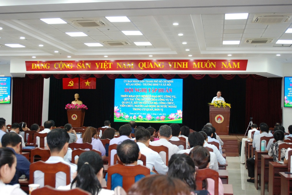 Cán bộ ngành lao động TPHCM học tập nâng cao văn hóa công vụ - 2 Cán bộ ngành lao động TPHCM học tập nâng cao văn hóa công vụ - 2