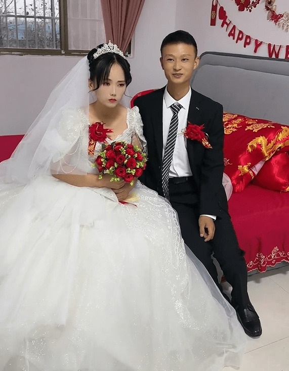 Biểu cảm của cô dâu khi biết sính lễ của nhà trai quá ít, còn đòi trả góp: Tương lai sóng gió rồi! - Ảnh 5. Biểu cảm của cô dâu khi biết sính lễ của nhà trai quá ít, còn đòi trả góp: Tương lai sóng gió rồi! - Ảnh 5.