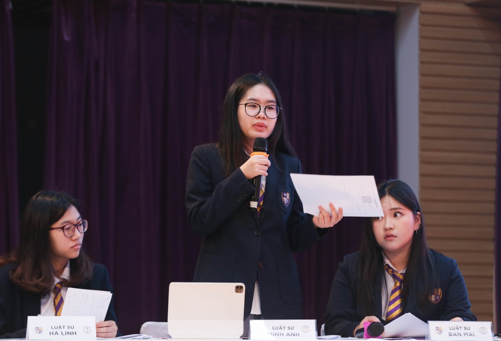 Học sinh hào hứng nhập vai luật sư để học giáo dục công dân - 2 Học sinh hào hứng nhập vai luật sư để học giáo dục công dân - 2