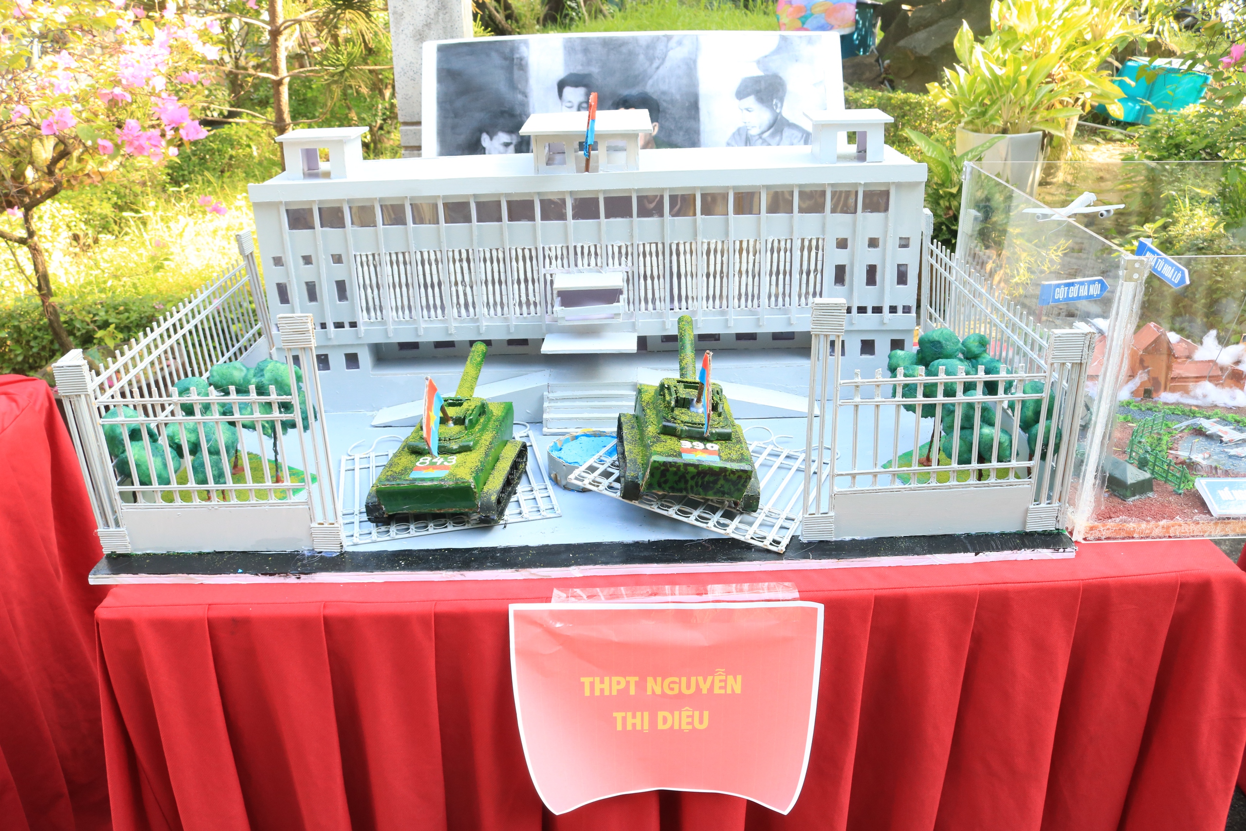Học theo dự án liên môn, học sinh sáng tác nhạc rap về chất độc màu da cam- Ảnh 4. Học theo dự án liên môn, học sinh sáng tác nhạc rap về chất độc màu da cam- Ảnh 4.