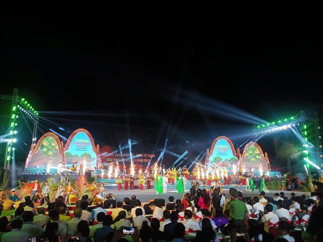 Khai mạc Festival Gạch Gốm đỏ - Kinh tế Xanh tỉnh Vĩnh Long - Ảnh 5. Khai mạc Festival Gạch Gốm đỏ - Kinh tế Xanh tỉnh Vĩnh Long - Ảnh 5.
