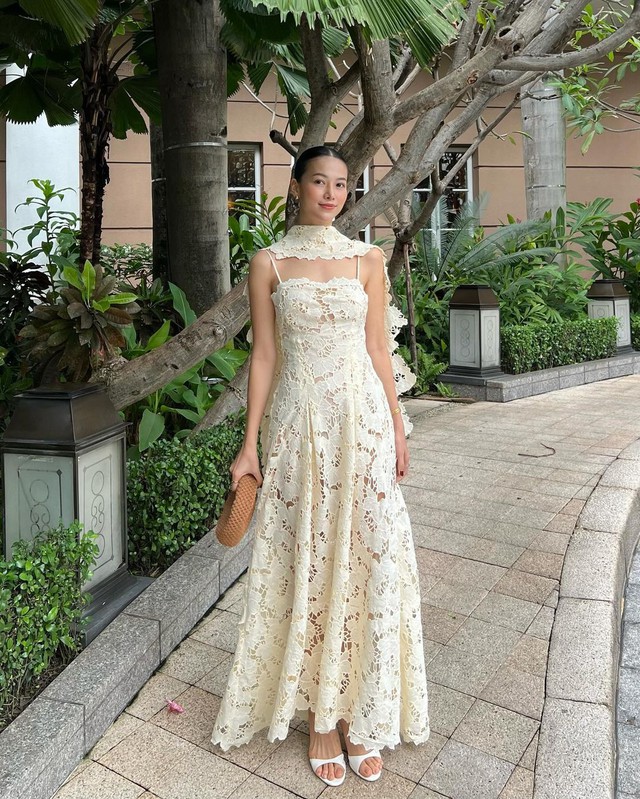 Đắm chìm trong sự quyến rũ, lãng mạn của trang phục ren- Ảnh 3. Đắm chìm trong sự quyến rũ, lãng mạn của trang phục ren- Ảnh 3.