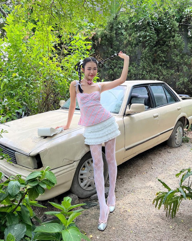 Đắm chìm trong sự quyến rũ, lãng mạn của trang phục ren- Ảnh 10. Đắm chìm trong sự quyến rũ, lãng mạn của trang phục ren- Ảnh 10.