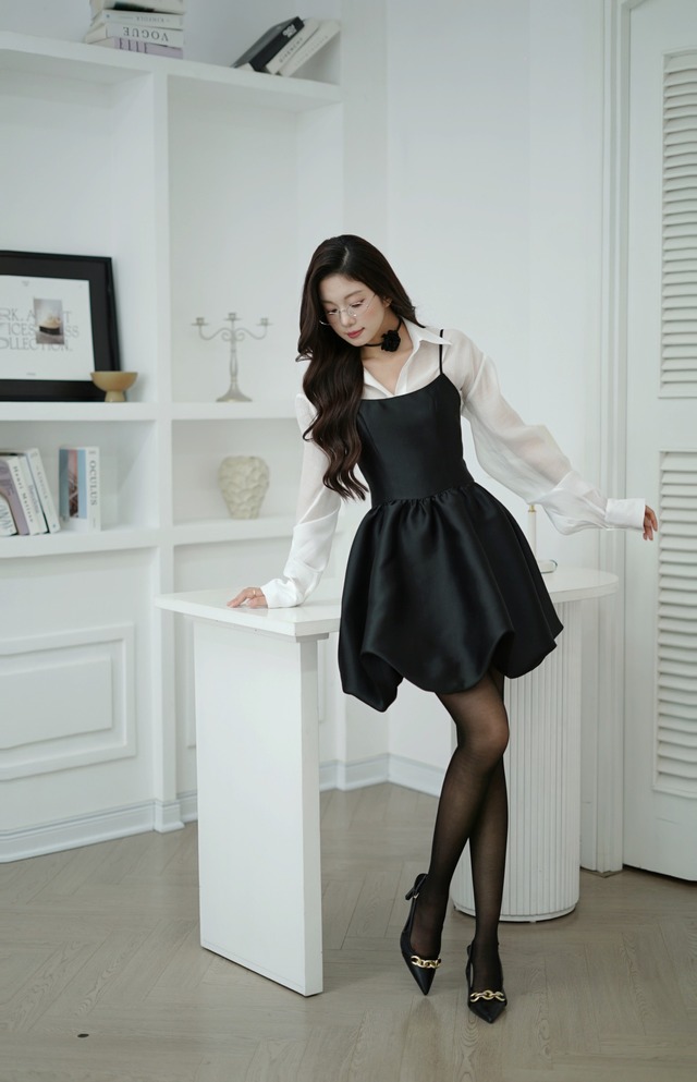Thời trang trắng đen đẹp 'đỉnh', không thể bỏ lỡ- Ảnh 11. Thời trang trắng đen đẹp 'đỉnh', không thể bỏ lỡ- Ảnh 11.