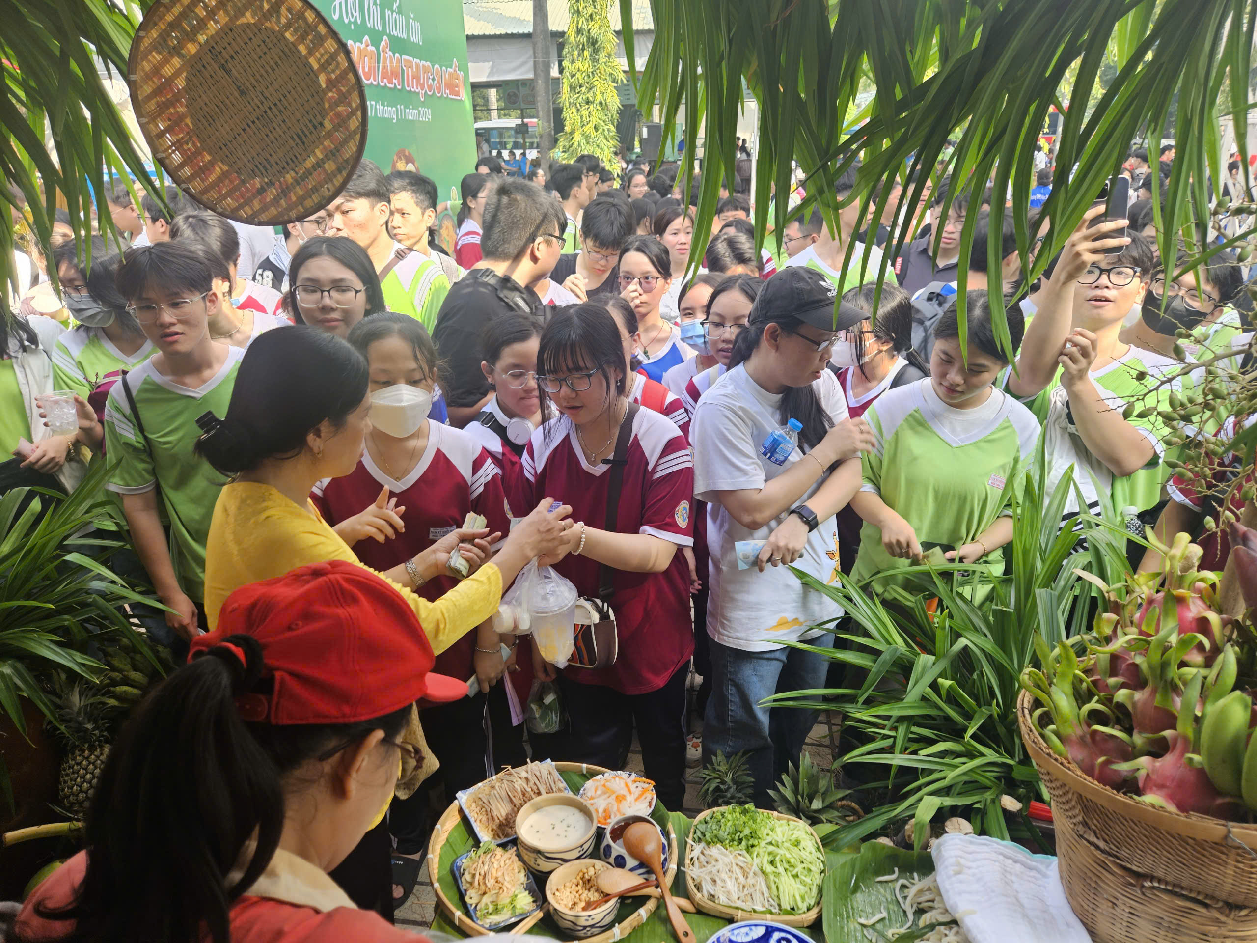 Bất ngờ với “tài lẻ” của nhiều giáo viên ở TP HCM- Ảnh 3. Bất ngờ với “tài lẻ” của nhiều giáo viên ở TP HCM- Ảnh 3.