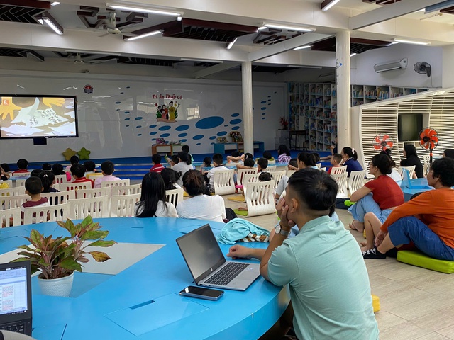 Phụ huynh và học sinh hào hứng khi xem phim hoạt hình “Người thầy của muôn đời” - Ảnh 3. Phụ huynh và học sinh hào hứng khi xem phim hoạt hình “Người thầy của muôn đời” - Ảnh 3.